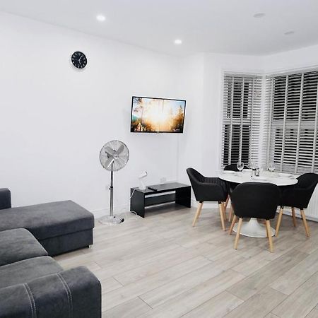 E2M Stays Lovely Apt Close To Ilford Station With Free Parking Exterior foto