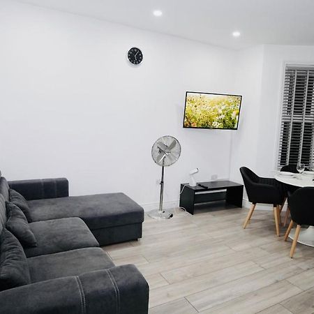 E2M Stays Lovely Apt Close To Ilford Station With Free Parking Exterior foto